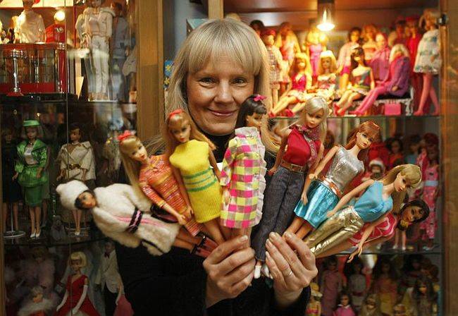 Bettina Dorfmann has 6,025 Barbie dolls. Her collection is worth more than 150,000.