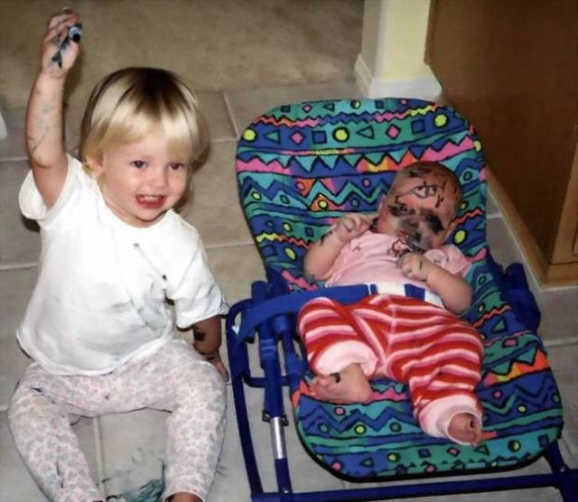 Sibling Rivalry at Its Best - 32 Pics and GIFs