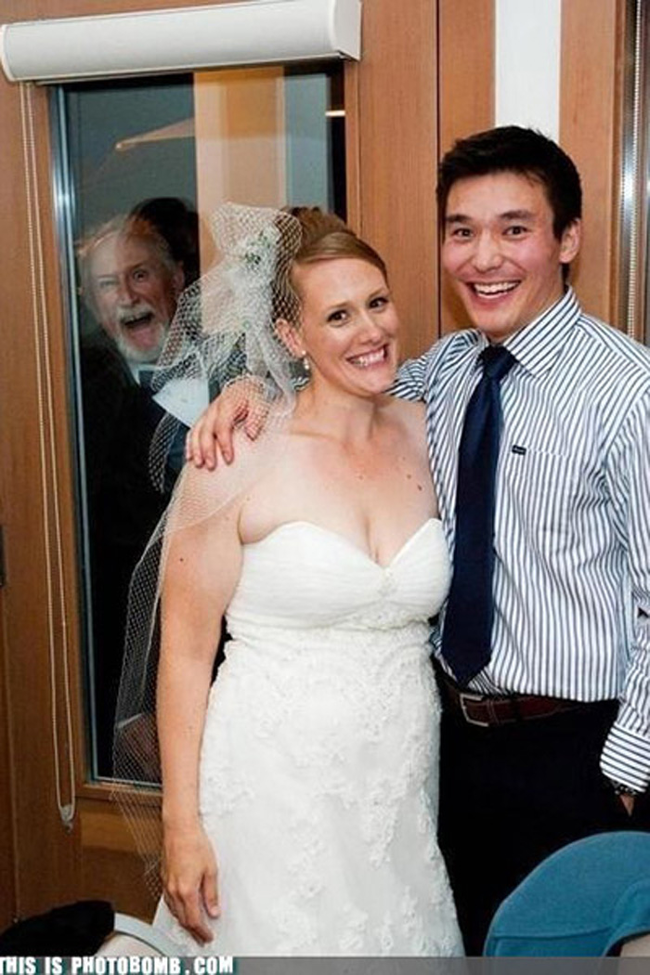 38 Perfect Photobomb Moments From Weddings
