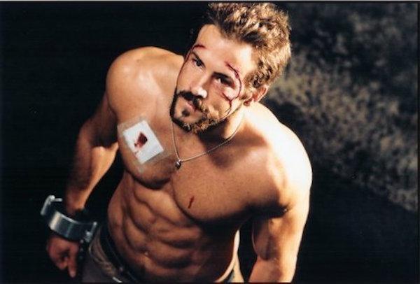 Ryan Reynolds gained 25 pounds for “Blade Trinity” and then kept it on for “Green Lantern”

Reynolds’ trainer, Bobby Storm, said the star worked out 90-minutes every day for six-to-seven months to bulk up to 200 pounds. He gained the 25 pounds by adhering to a 3,500 calorie daily diet, working out 6 days a week and dropping to 8% body fat.