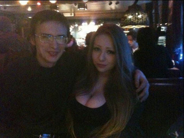 27 Geeky Guys That Scored A Hot Chick