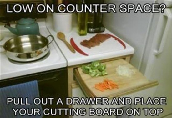 life hacks - Low On Counter Space? Pull Out A Drawer And Place Your Cutting Board On Top