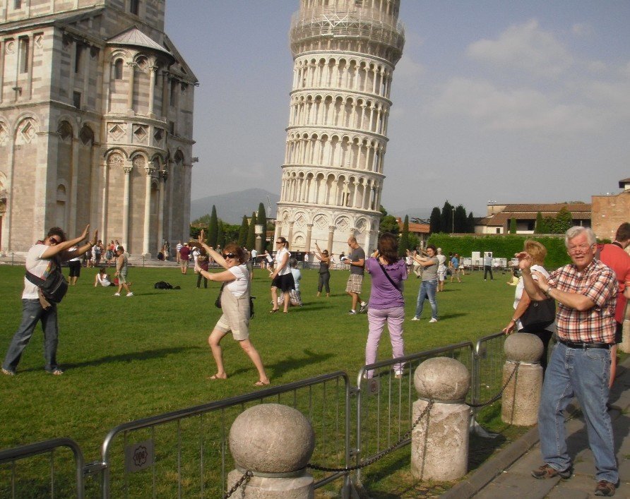 19 Of The Best Tourist Photo Fails Ever