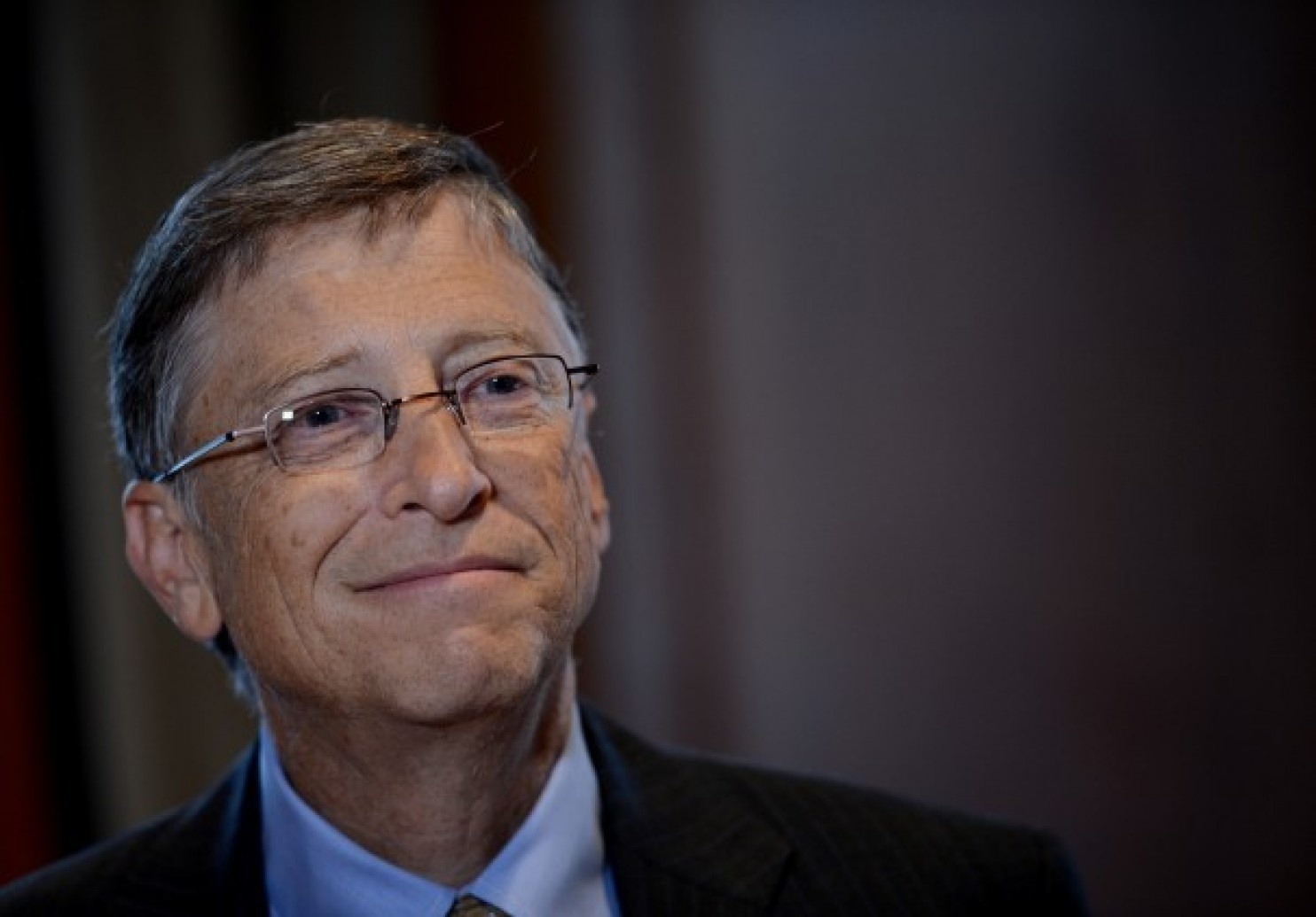 Bill Gates can’t go to sleep without reading in bed for a while.