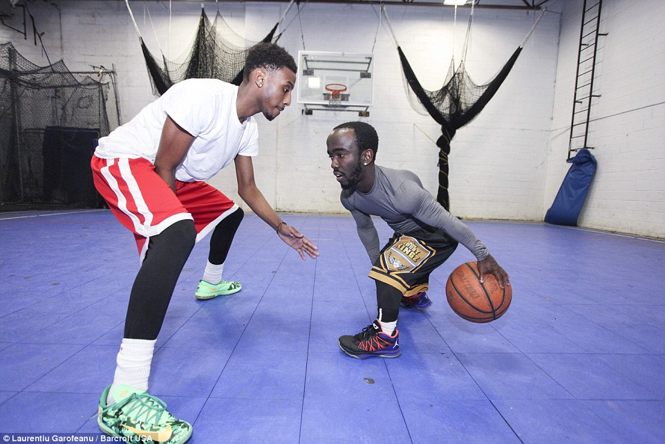 4ft 5in dwarf basketball, Jahmani Swanson, is known as the “Michael Jordan of dwarves”: