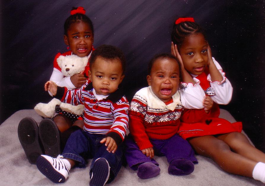 20 Kids Who Single-Handedly Ruined the Family Portrait