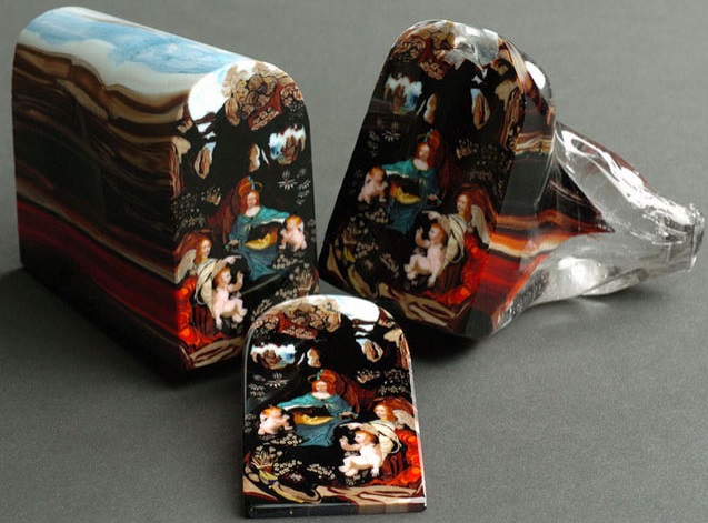 Artist creates glass loaves that can be sliced into beautiful portraits like bread. Each slice sold for $5,000.