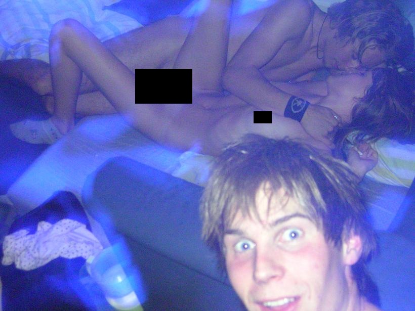 Nobody wants to be photobombed, especially like this.  Uncensored version in the mature section.