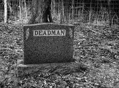 dead husband tombstone - E Non Ser Deadman