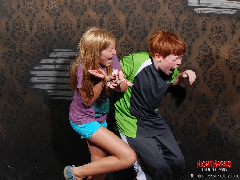 25 Hilarious Haunted House Reactions