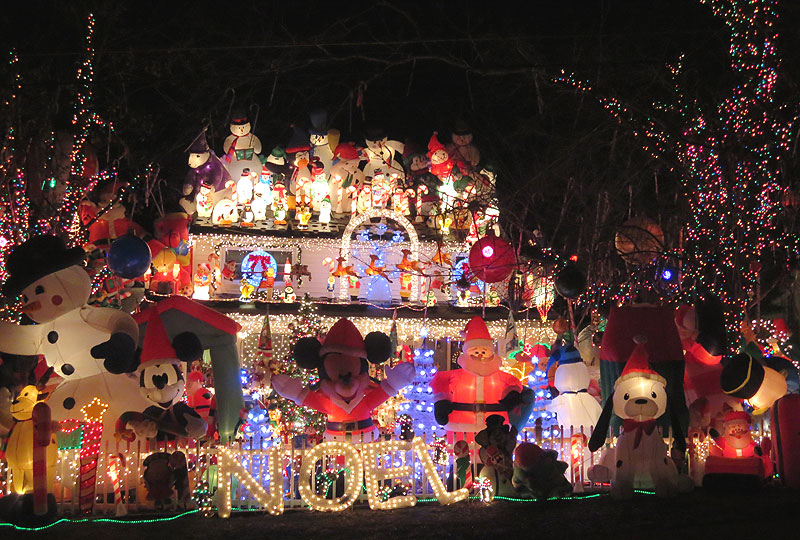 13 Tacky Holiday Displays That Overpower The Neighborhood 
