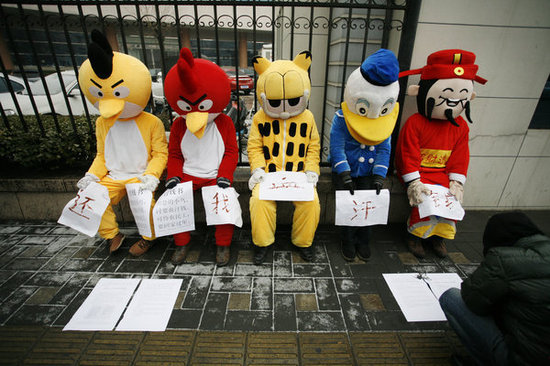 Dressed angry birds of Chinese migrant workers was owed wages