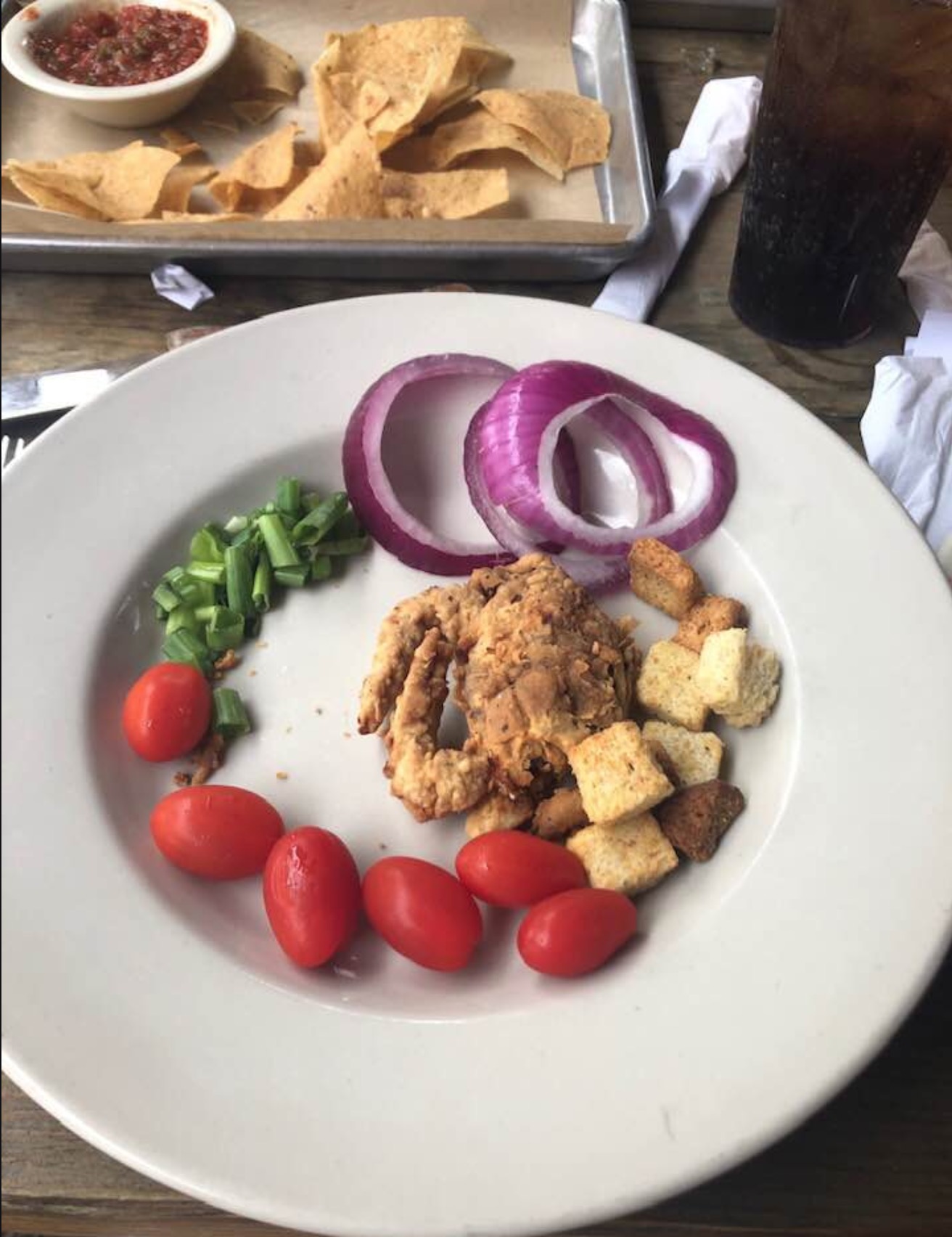 LADY COMPLAINS ABOUT SALAD SHE ORDERED WITH NO SALAD