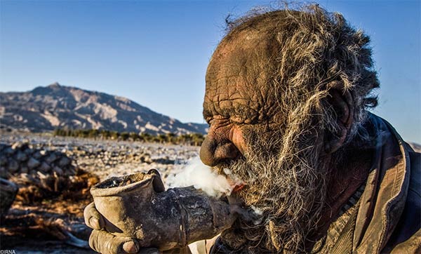 World's Dirtiest Man: Amou Haji Has Not Bathed in 60 Years