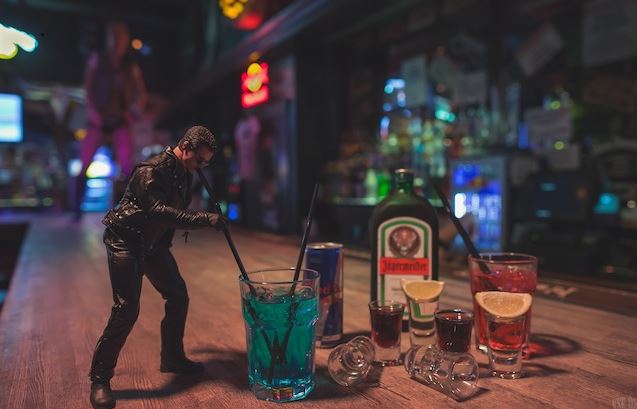 Recreated Scenes Of Iconic Hollywood Characters With Toys