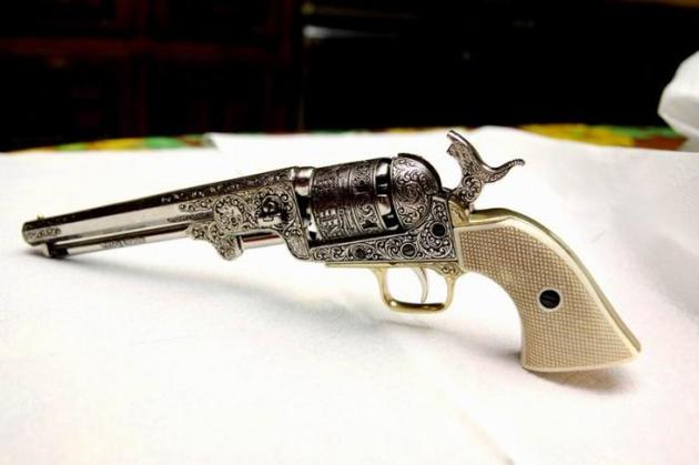 35 Beautifully Engraved Weapons