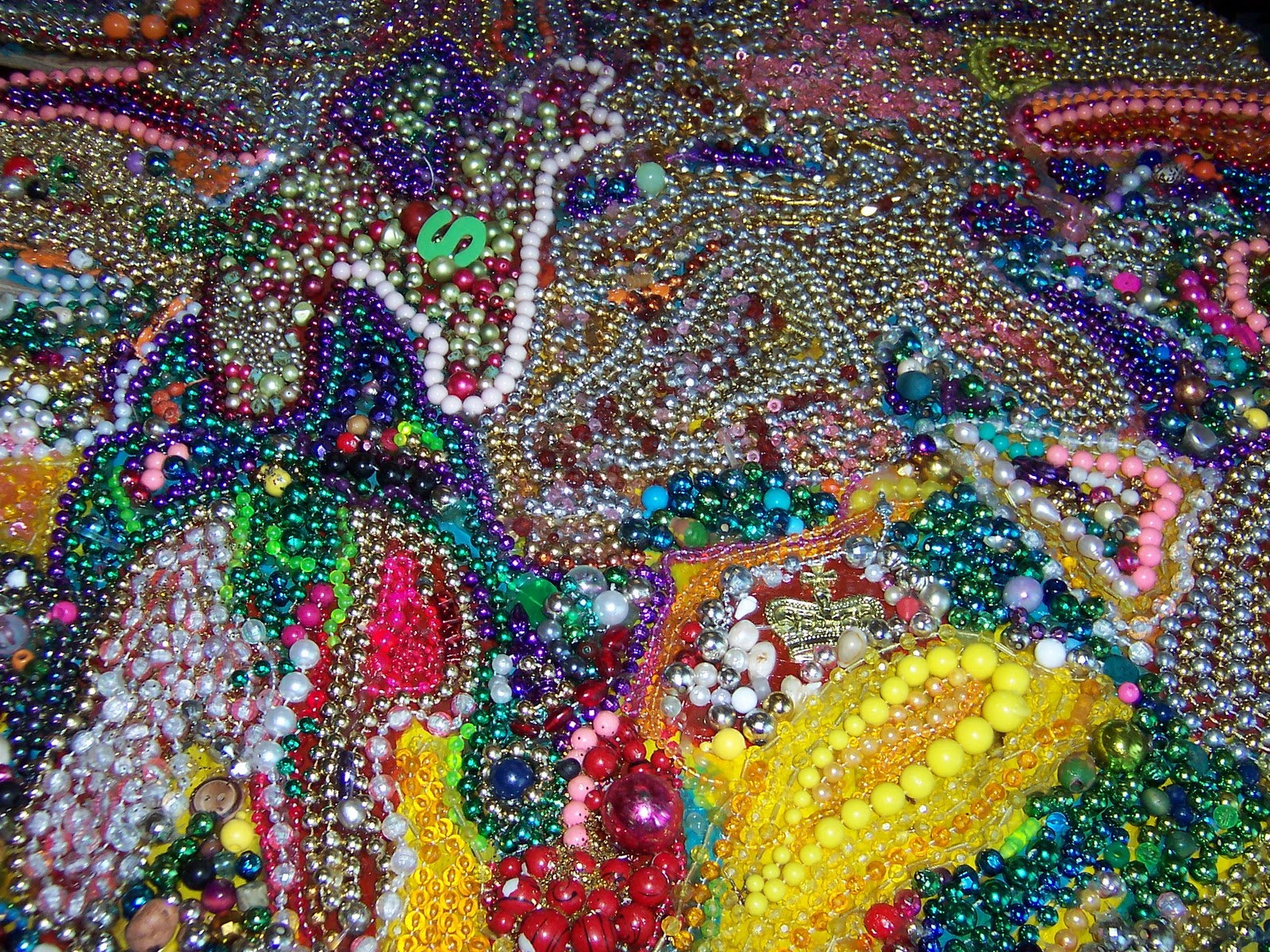 Trow me sumtin mista! Dats what we say when trying to catch Mardi Gras beads.