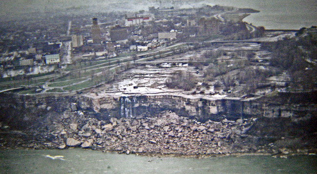 In 1969, Niagara Falls was temporarily dammed for repairs.