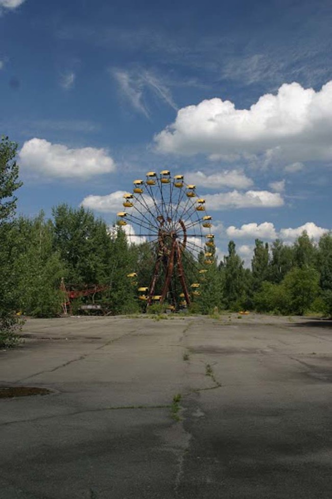 Instead, the concrete areas of the amusement park became landing zones for evacuation helicopters.