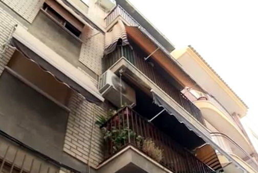 While trying to find a good Wi-Fi connection on his phone, an Ecuadorian man fell from a two-story balcony in Spain and died.