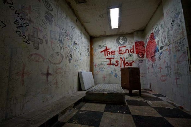 The creepiest abandoned mental hospital I've ever seen.