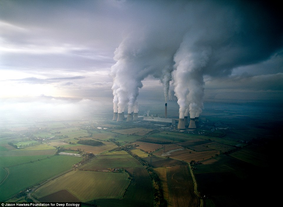 Harder and harder to breath: a coal burning plant in the UK.