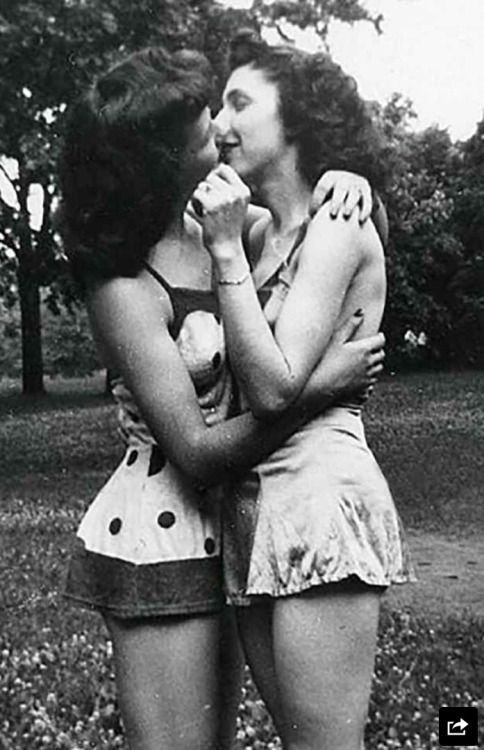 A bit of taboo lady love in the 1940s