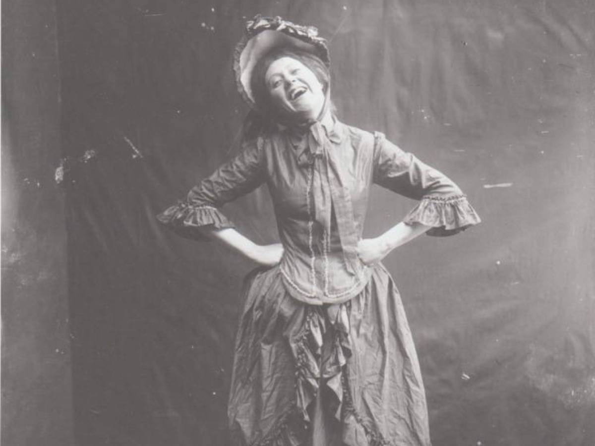 Don’t try and be funny: A girl who makes me laugh is basically destined to be my wife, but apparently people in the Victorian era hated humour. It was suspected that trying to be funny would “cultivate severe sarcasm” – and of course nobody wants that.