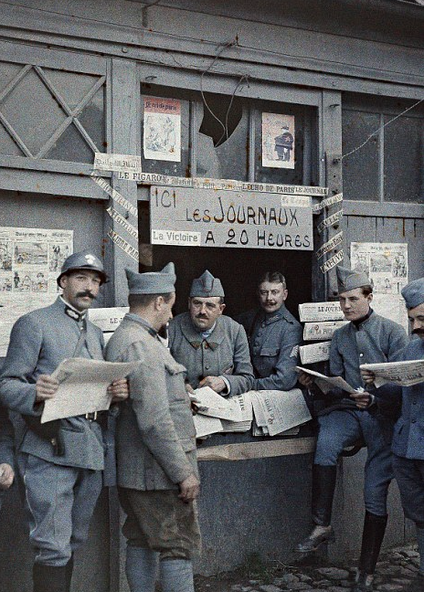 6th September, 1917 – French soldiers purchase newspapers in Rexpoede