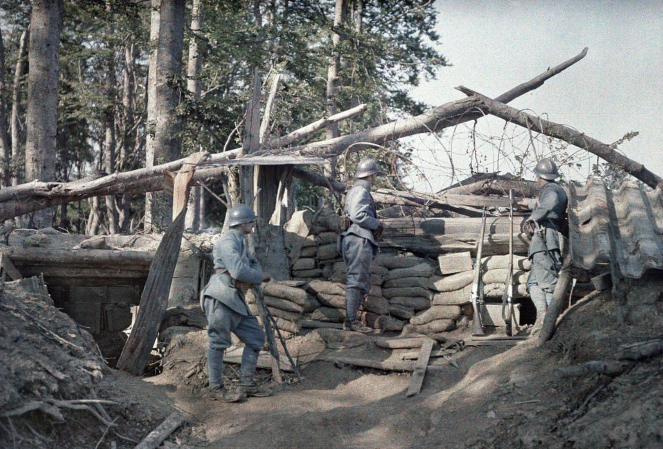 16th, June, 1917 – The trench, reinforced with wooden beams and sang bags, acts as an observation post for French officers near German territory at Hirtzbach, Department Haut-Rhin, Region Alsace: