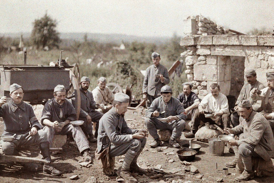 French soldiers of the 370th Infantry Regiment enjoy their soup during the Battle of the Aisne in 1917: