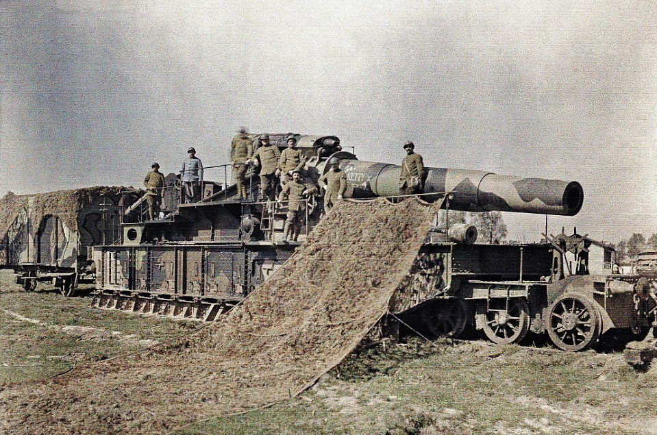 5th, September, 1917 – Eight French soldiers stand on top of a 370mm railway gun which they are in the process of camouflaging: