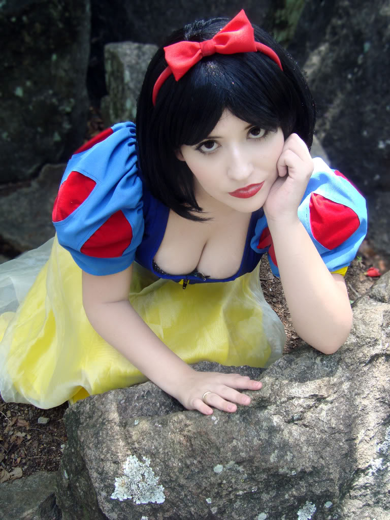 snow white cosplay hot
