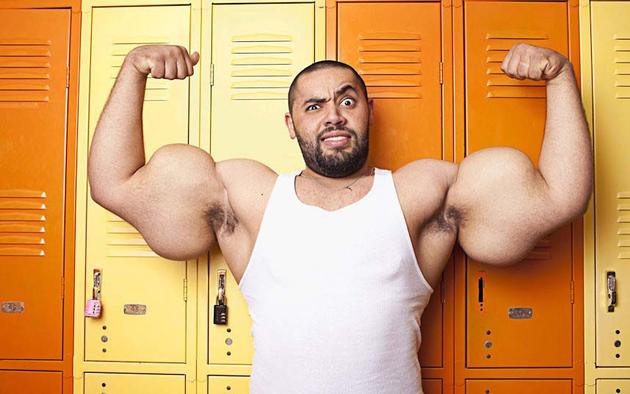 Mustafa Ismail of Egypt has the worlds largest biceps. While flexing his left hand measured in at 64.77cm 25.5", and his right hand at 63.5cm 25". Mustafa currently lives in Massachusetts, USA.