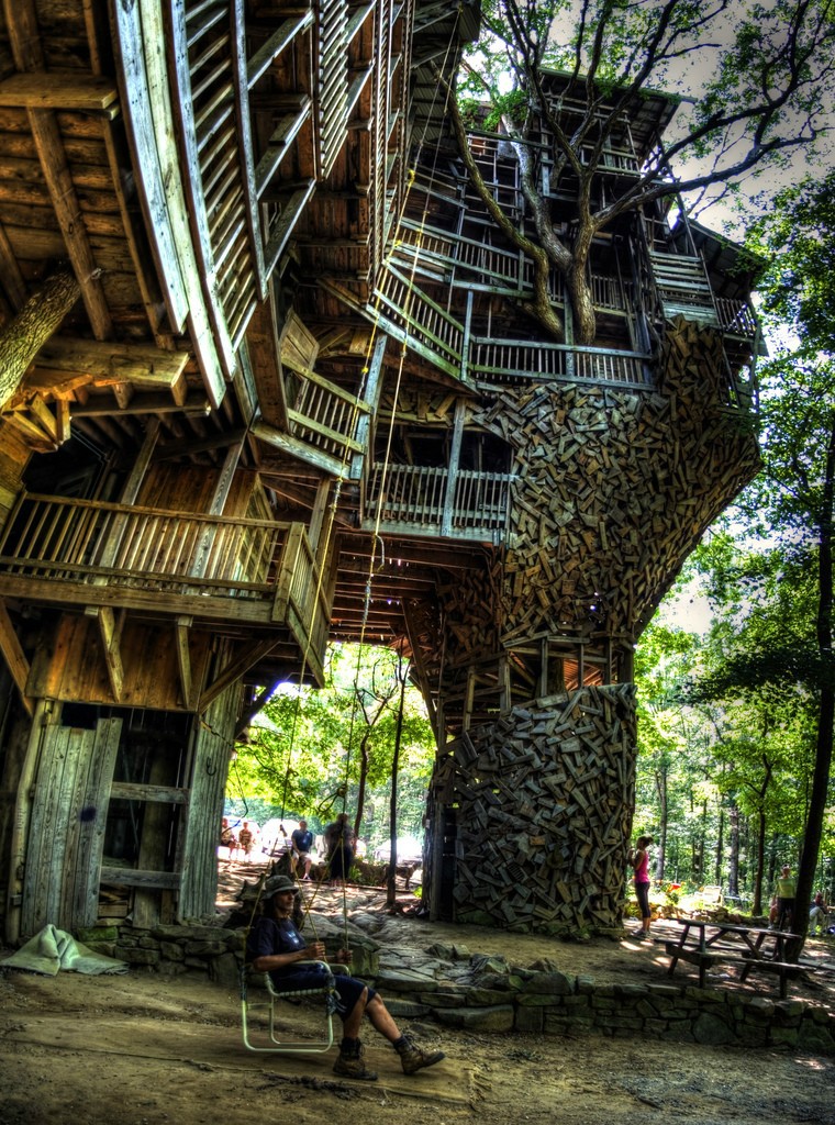 Worlds Largest Treehouse