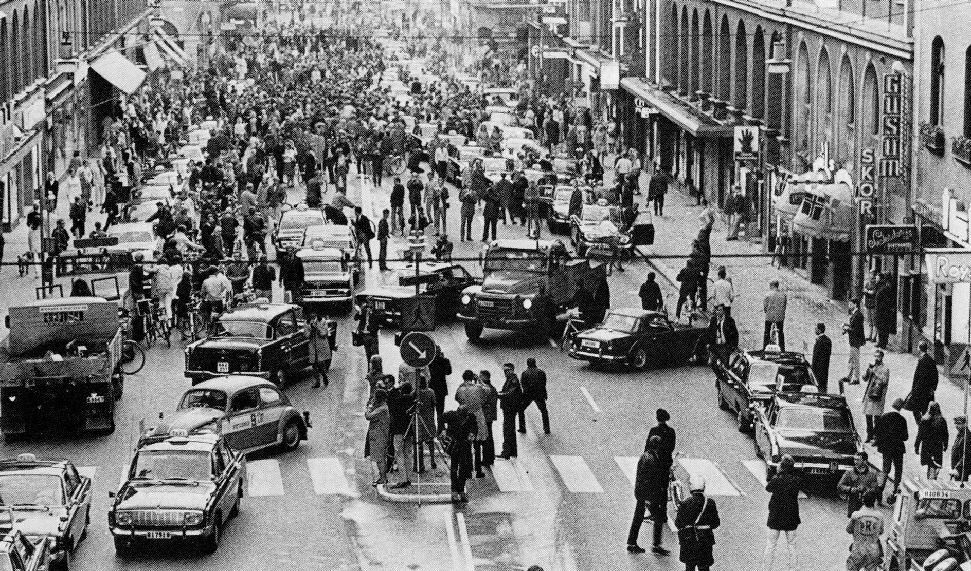 Hgertrafikomlggningen, the day where traffic in Sweden switched from the left to the right side of the road 1967