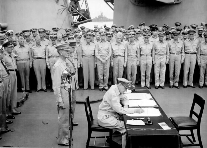 Douglas MacArthur signs formal surrender of Japan, 1945