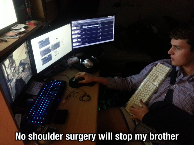 playing video games with broken hand - No shoulder surgery will stop my brother