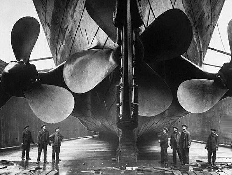 RMS Titanic's propeller dwarfing its makers, 1911