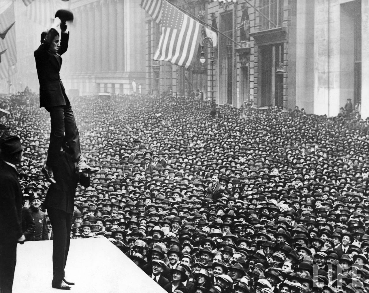 Charlie Chaplin in front of New York crowd, 1918