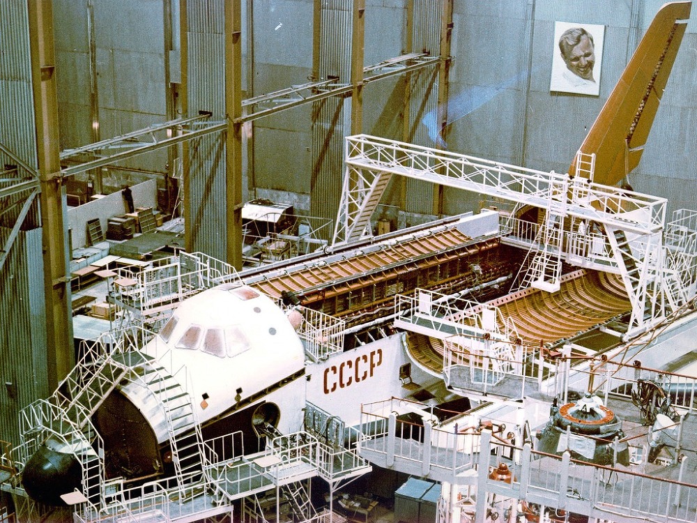 Building of the Soviet Buran spacecraft,1982.