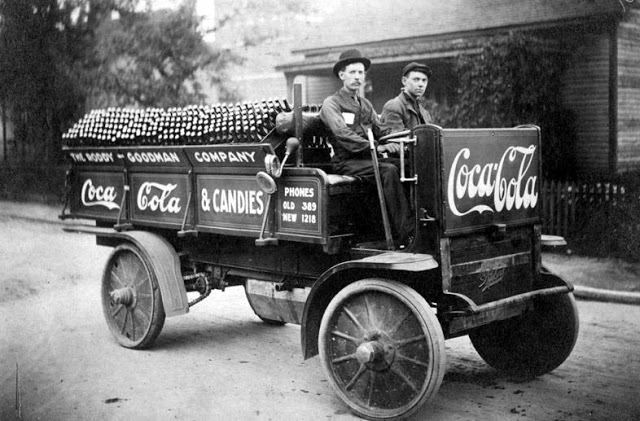 A Coca Cola company delivery truck in Knoxville, 1909