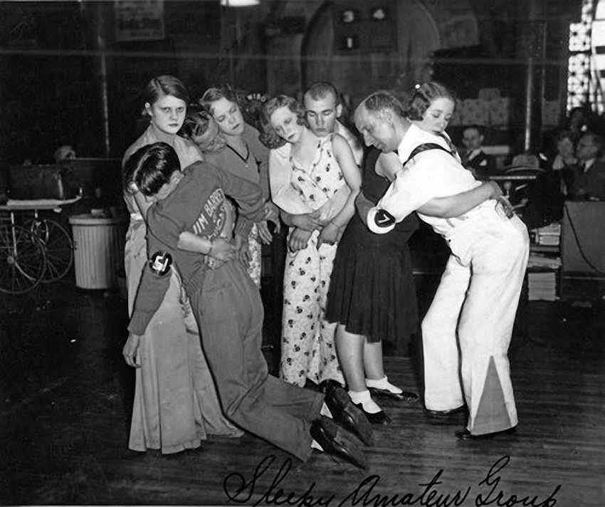 Last four couples standing in a Chicago dance marathon, 1930