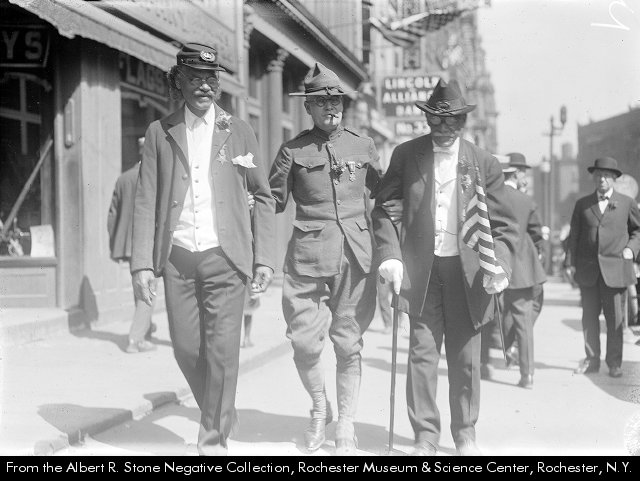 WWI veteran assists two Civil War veterans, 1922