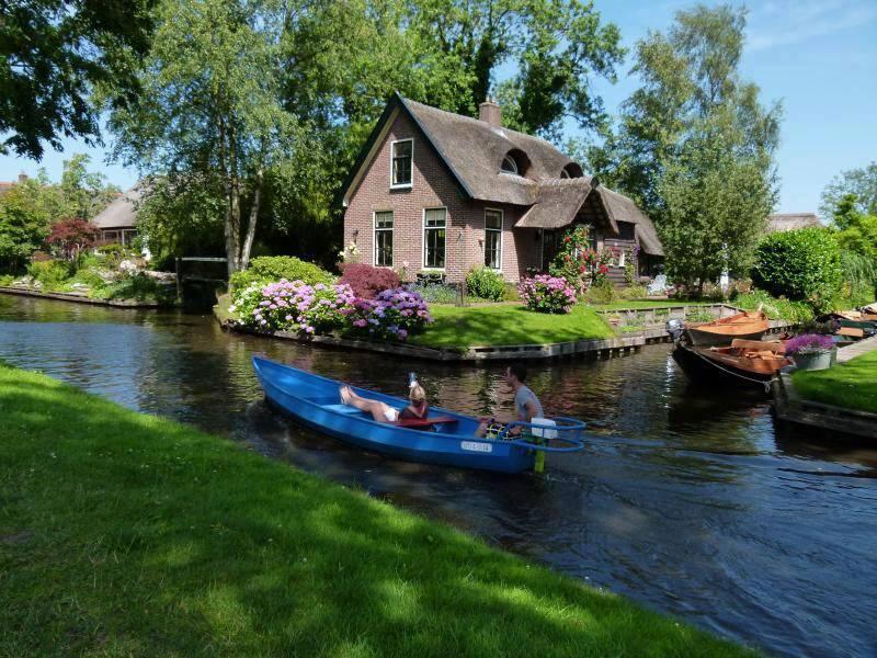 Giethoorn-A village in the Netherlands with no roads, the only form of transport is boat