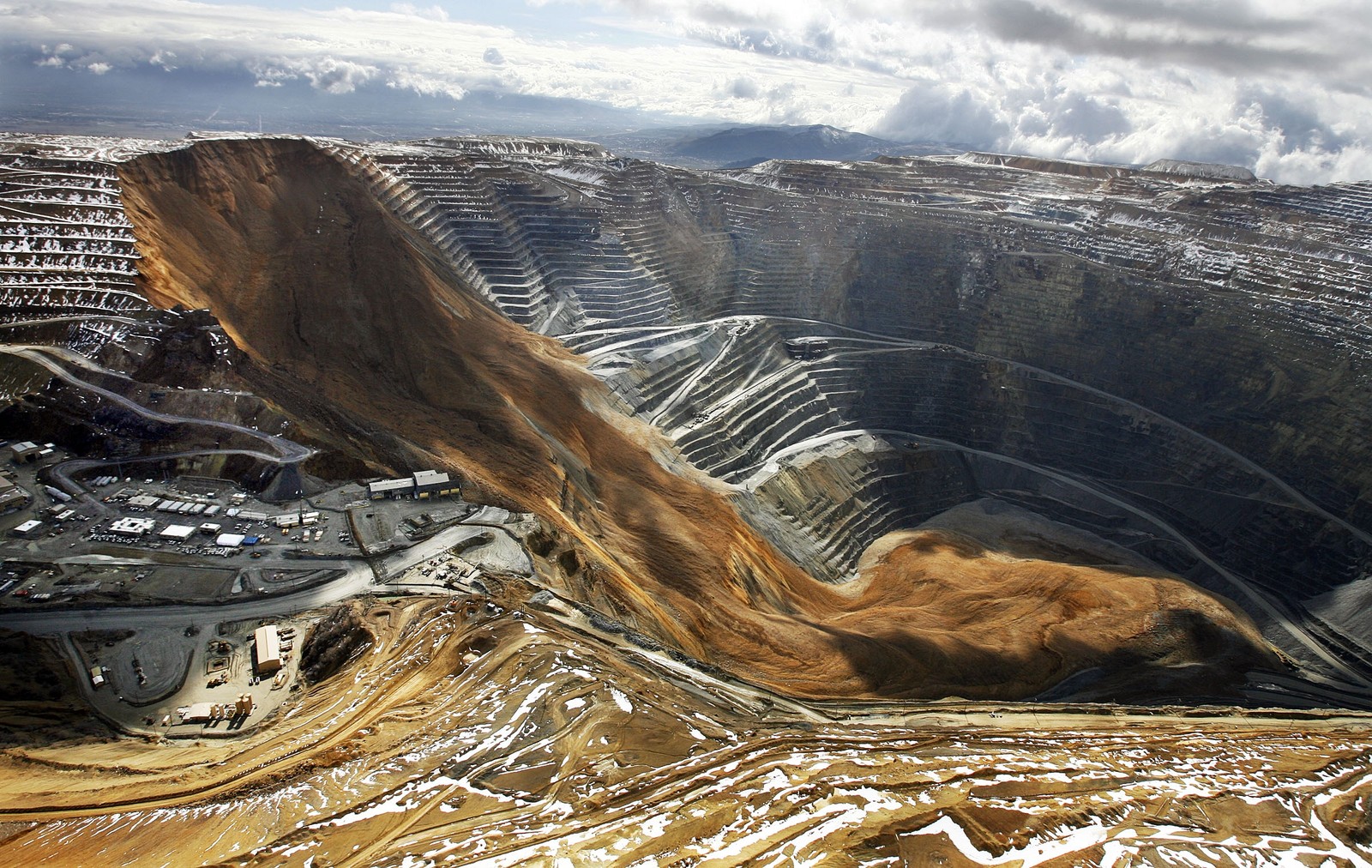 Largest North American landslide on record, Bingham Canyon Mine, Utah, 2013