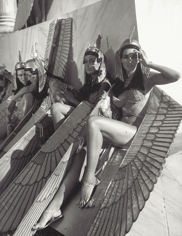 Extras on the set of "Cleopatra" 1963