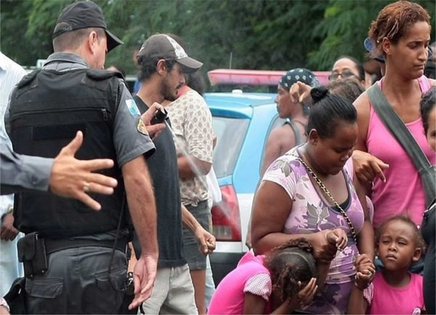 During a public protest on March 11, 2011 in Niteroi, Brazil, a cop named Captain Bruno Schorcht discharged his pepper-spray onto a small girl.