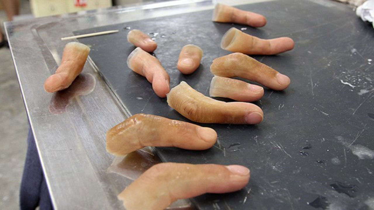 Prosthetic fingers for "reformed" Yakuza gangsters