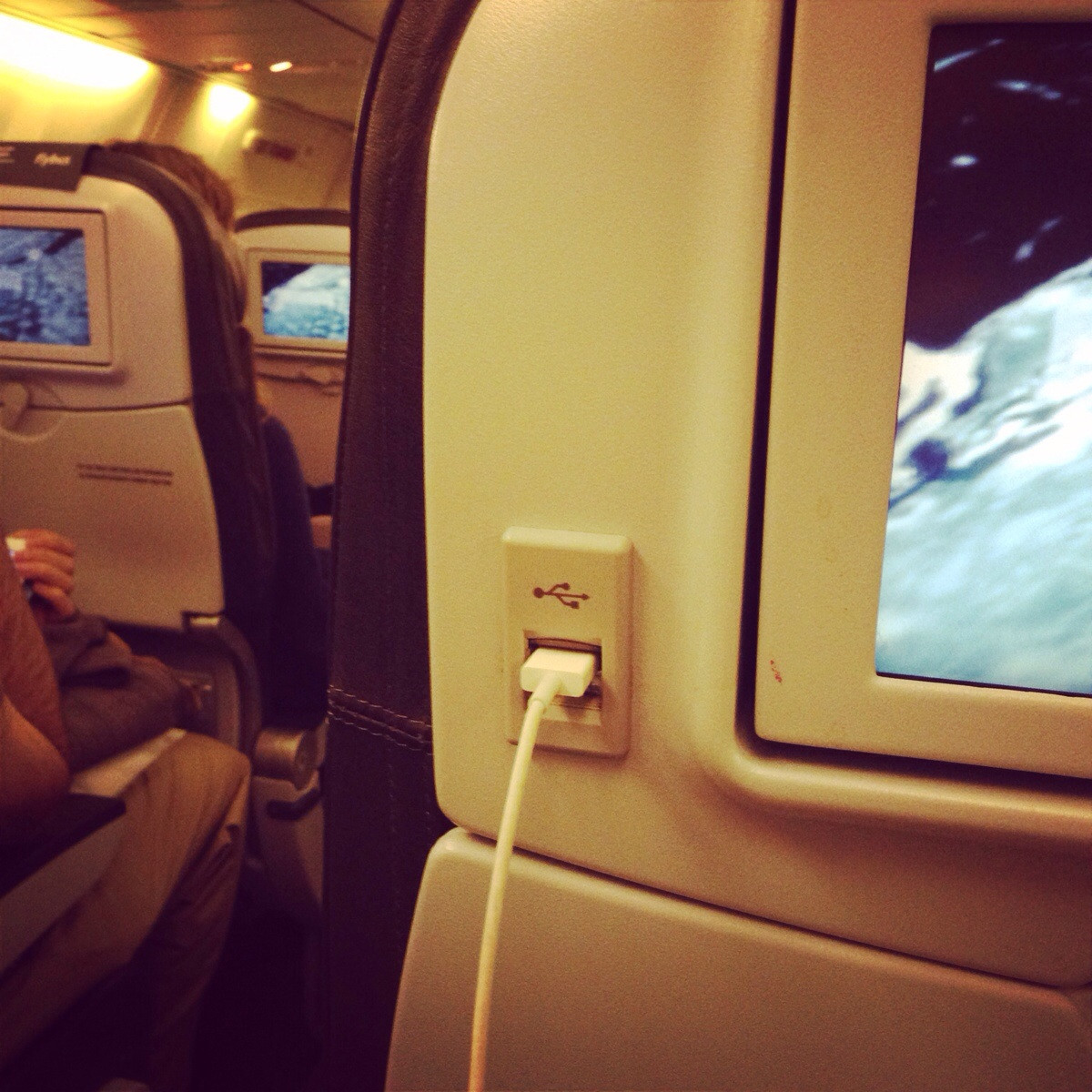 aer lingus power outlet